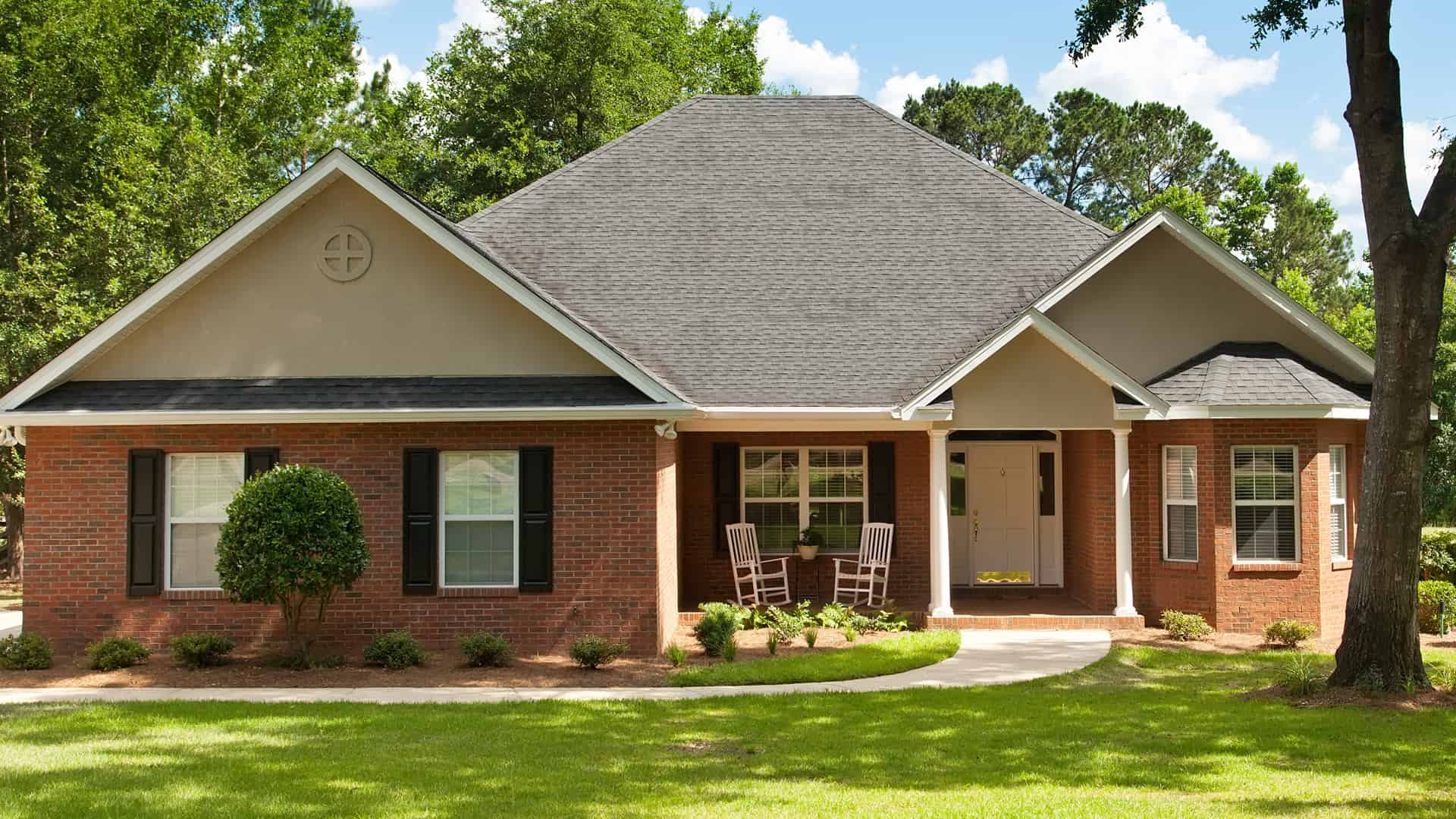 Clean Home Exterior Banner Image